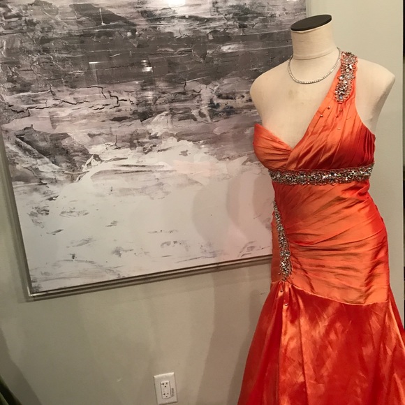 New medium Orange evening gown - Picture 2 of 4